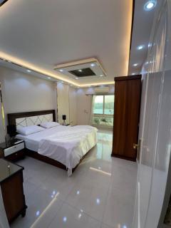 شقة فندقية في كورنيش المعادي على النيل بجوار مستشفى السلام الدولي - 0