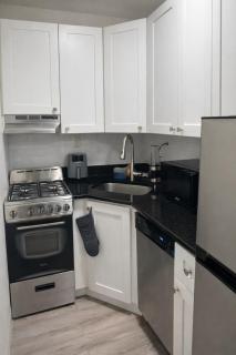 Minimalist Midtown West Studio in Central Manhattan - 6