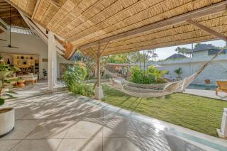 Villa Manhattan - Luxurious 4 BDR Villa, huge pool - 2