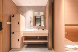 Dayin Serene Garden Hotel -People's Square & Nanjing Road-Large Social Area -Bar -Café -Gym -Free Laundry Luggage Storage -24H Front Desk-English Service - 4