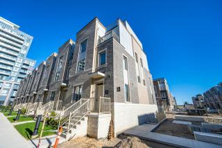 Centrally Located 3-Bedroom Townhouse in Vaughan - 2