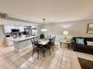 Grand Laguna 3BR Penthouse Near Disney Parks - 4