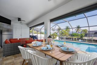 Stunning Gulf Access Villa Jacuzzi Fishing Bikes Kayaks - 0