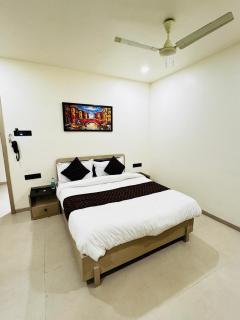 Hotel Ratan Infinity - 6