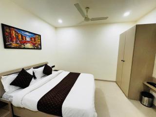 Hotel Ratan Infinity - 4