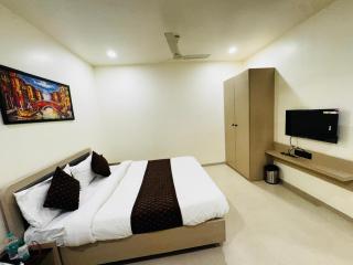 Hotel Ratan Infinity - 3