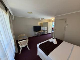 Ringwood Lake Inn - 8