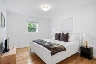 Forest Glen Silver Spring Gem - Parking - 7