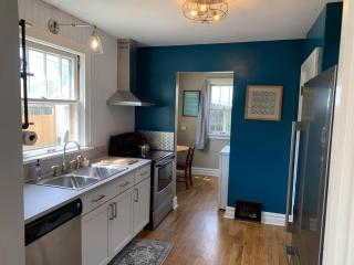 State ParksBungalowCoffeeBarPetFriendlyPorch - 3