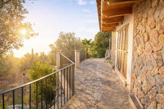 Cozy Chalet with Sea Views & Private Pool - 1