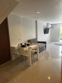 Madam Buppha R2 2 - 4