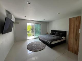 Madam Buppha R2 2 - 1