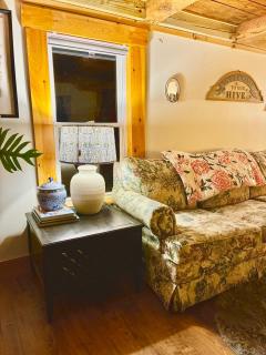 Charming 120-year-old farmhouse by the creek. - Starlight - 8