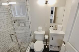 Darling Apartment in Capitol Hill - TWO min to Metro - 4