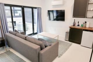 Curious Carriage Rooftop in Shaw - 6