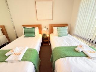 StayAU 4BRM Family Beach Retreat in Secret Harbour - 6