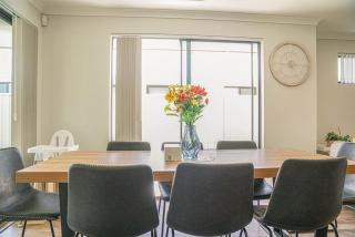 StayAU 4BRM Family Beach Retreat in Secret Harbour - 4