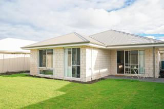 StayAU Pet-friendly Family's Perfect Beach Getaway - 3