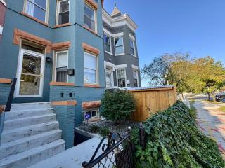 Blue Brick Haven in Union Market - Parking - 9