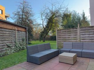 The Forest Green Residence with Garden & Tranquility - 8