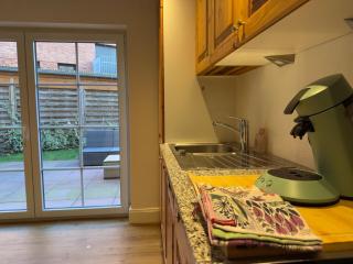 The Forest Green Residence with Garden & Tranquility - 3