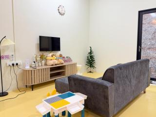 KB Penang Guest House Signature Cozy kids 1-10pax near water park - 1