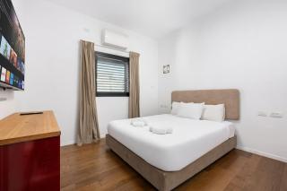 Perfect Beach Getaway Steps from Carmel Market - 3