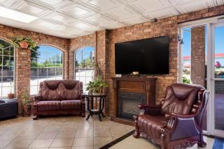 Rodeway Inn Branson, Brick House - Branson - 6