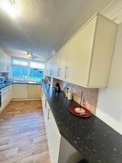 4-Bed Parking, Fast WiFi, M42 Great for team work - 2