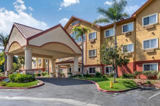 Comfort Suites Near Six Flags Magic Mountain - 0