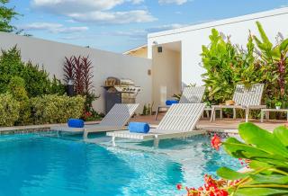 Stylish NEW 1BR w/Pool & Gym ~ Walk to Palm Beach! - 9