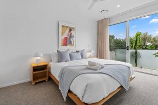 Private Burleigh Retreat close to Beach and Creek - 5