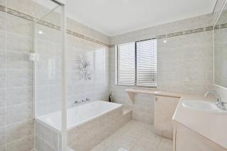 Its Hugo Cottage - 9