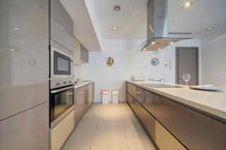 St Julian's 2Br Apartment with Private Jacuzzi - 8