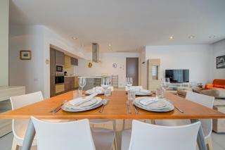 St Julian's 2Br Apartment with Private Jacuzzi - 5