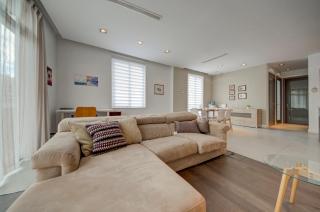 St Julian's 2Br Apartment with Private Jacuzzi - 4