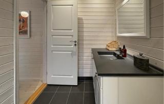 Stunning Home In Højby With Wifi - 4