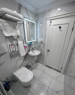 B Corner Hotel Bistro - 1