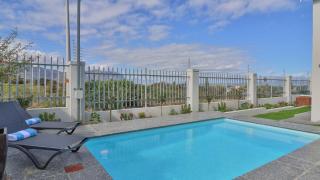 Executive 3 Bedroom with pool, aircon-AC and braai room - 4
