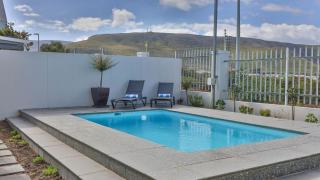 Executive 3 Bedroom with pool, aircon-AC and braai room - 9