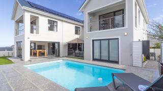 Executive 3 Bedroom with pool, aircon-AC and braai room - 8