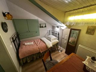 Boutique in the Attic Near Fabrika - 8