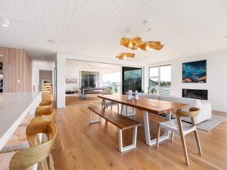 Karewa Luxury Escape Heated Pool Spa and beach - 8