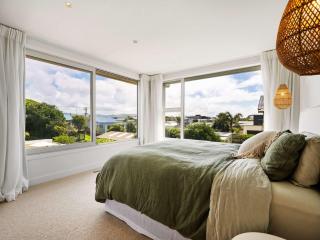 Karewa Luxury Escape Heated Pool Spa and beach - 7