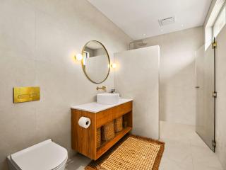 Karewa Luxury Escape Heated Pool Spa and beach - 6