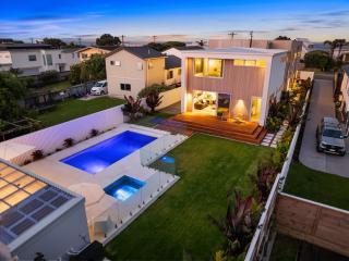 Karewa Luxury Escape Heated Pool Spa and beach - 4