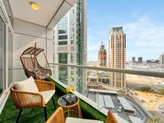 Ultra Stylish Luxury Flat w Harbour View in Dubai Marina, Sleeps 10 pax - 5