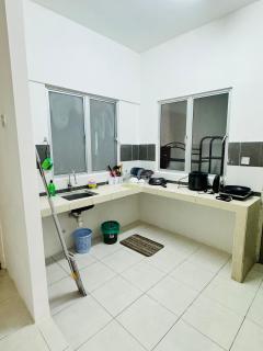 Ayaan Family Retreat with PS4 and Netflix - 1