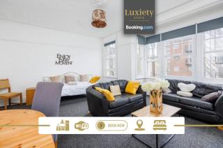 Spacious 2BR By Luxiety Stays Short Lets & Serviced Accommodation Southend on sea Near Westcliff Beach & High St - 0