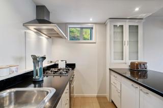 Lakefront Living - 4 Bedrm Apartmt Alpine Village - 1